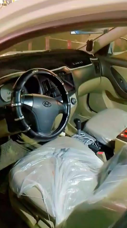 السلام عليكم النترا صابونه 20011 ادوات كصه جنطه سياره جديده وجاهزه للاخير مكينه كير حداده تبريد تدفئه كله فول متومه رقم وسنويه مضبوط مابيها نقص برغي السعر 44$ وبيها مجال *********** مكان السياره. كربلاء
