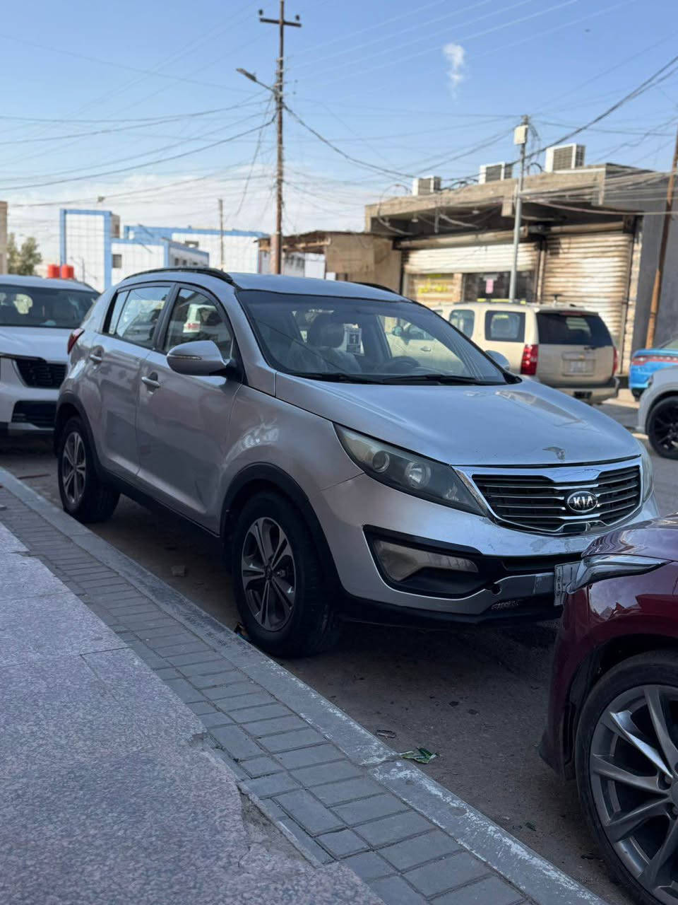 كيا سبورتج مديل 13 رقم ذي قار مشروع وطني تحويله هنا بالبصره راعيه بالزبير سنويه هسه انتهت ب26
كير محرك تبريد كهربائيات كله شغاله 
تخم تاير جديد 
سياره بيه جفيه صفح ومتأذي بيه مدكر خلفي ومعمره ومصبوغه عام 
سعره 110
البصره الجنينه 
*********** البصرة, العراق
