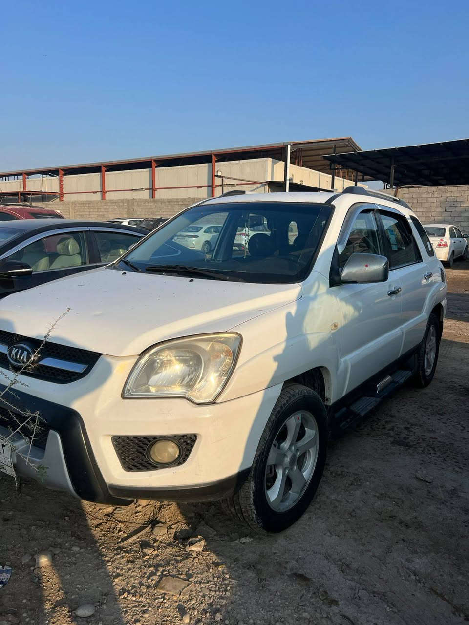 السلام عليكم سبورتج ٢٠٠٩ للبيع خليجي العداد ١٧٧كم السيارة بيها جاملخ خلفي فقط داخل جلد السيارة وارد كوري كير محرك مكفول السعر ١٢٧٠٠$ موبايل ***********
