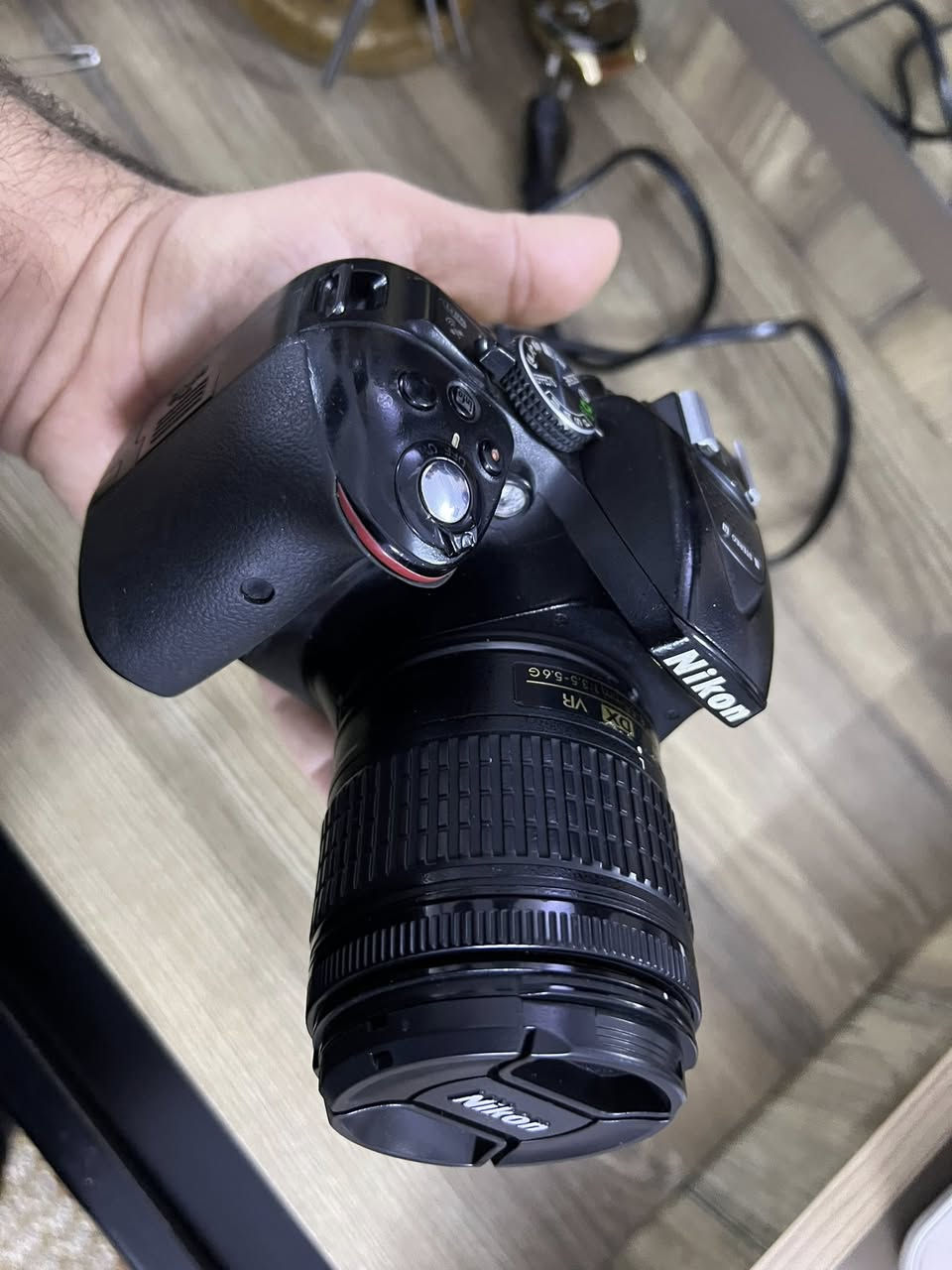 كاميرا نيكون دي5300 وايفاي
الملحقات 
جنطه
شاحنة و بطاريه عدد ٢ 
عدسه ٥٥-١٨ 
رام ٦٤
المكان بغداد الغدير ***********
