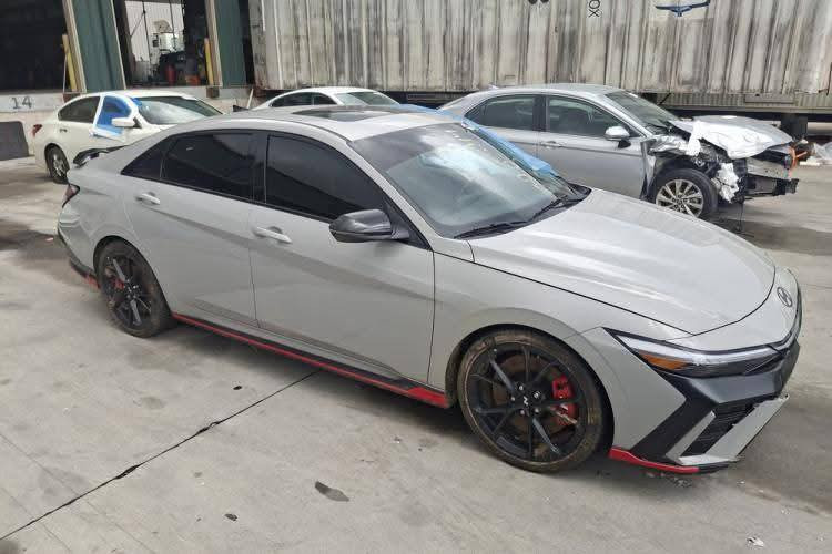 بسم الله الرحمن الرحيم
السلام عليكم عليكم ورحمة الله وبركاته 

Hyundai Elentra N 2025

المواصفات:❤️‍🔥N 

1️⃣كير اوتماتيك 8 نمر دبل كلچ DCT 

2️⃣كشن حضن 

3️⃣كشن علامة N

4️⃣كشنات كنتاره وجلد N

5️⃣سلايد روف 

6️⃣اناره داخليه 👌🏻٢٤ لون

7️⃣تحكم ستيرن نورمال وسبورت

8️⃣تحكم دبلات نورمال وسبورت

9️⃣ابواب بصمة

1️⃣0️⃣بصمة تشغيل 

1️⃣1️⃣شحن وايرلس

1️⃣2️⃣شاشة متصله 

1️⃣3️⃣كاميرا

1️⃣4️⃣نظام صوت _𝐁𝐎𝐒𝐒

1️⃣5️⃣اشارة ترحيب

1️⃣6️⃣اشارة مرايا

1️⃣7️⃣اوتو ستوب

1️⃣8️⃣نقطة عمياء

1️⃣9️⃣تحديد سرعة

2️⃣0️⃣تحديد مسار

2️⃣1️⃣رادار امامي 

2️⃣2️⃣رادار جانبي 

2️⃣2️⃣رادار خلفي 

2️⃣3️⃣حساسات جانبي 

2️⃣4️⃣حساسات خلفي

2️⃣5️⃣نظام _ 𝐍𝐎𝐑𝐌𝐀𝐋

2️⃣6️⃣نظام _ 𝐒𝐏𝐎𝐑𝐓

2️⃣7️⃣نظام _ N🚀

2️⃣8️⃣نظام _NGS☠️🩶

2️⃣9️⃣كشنات هيتر

3️⃣0️⃣ستيرن هيتر

3️⃣2️⃣صندوق ذكي

3️⃣3️⃣لايتات ليد 4 عدسات زينون

3️⃣4️⃣بگلايت ليد

 

صور الحادث مرفقة بالمنشور

مكان السياره بغداد حي العامل 
 
السياره زيرو ماشيه 2000 فقط بعدها بملصقات الشركه 

وعليها كت شوته رياضي ☠️❌

 

 السياره بدون رقم حره 

للاستفسار : خاص او ***********
