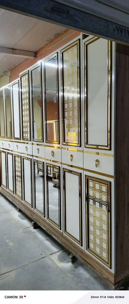 غرفه تركي استخدام قليل  اخت الجديد نظام ابواب برغي وچوي حديد الغرفه السرير جك مخزن اناره شغاله المكان بغداد مدينة الصدر الشد والنقل داخل بغداد مجاني يوجد توصيل لكل المحافظات كل محافظه وكروتها للاستفسار اكثر واتساب ***********
