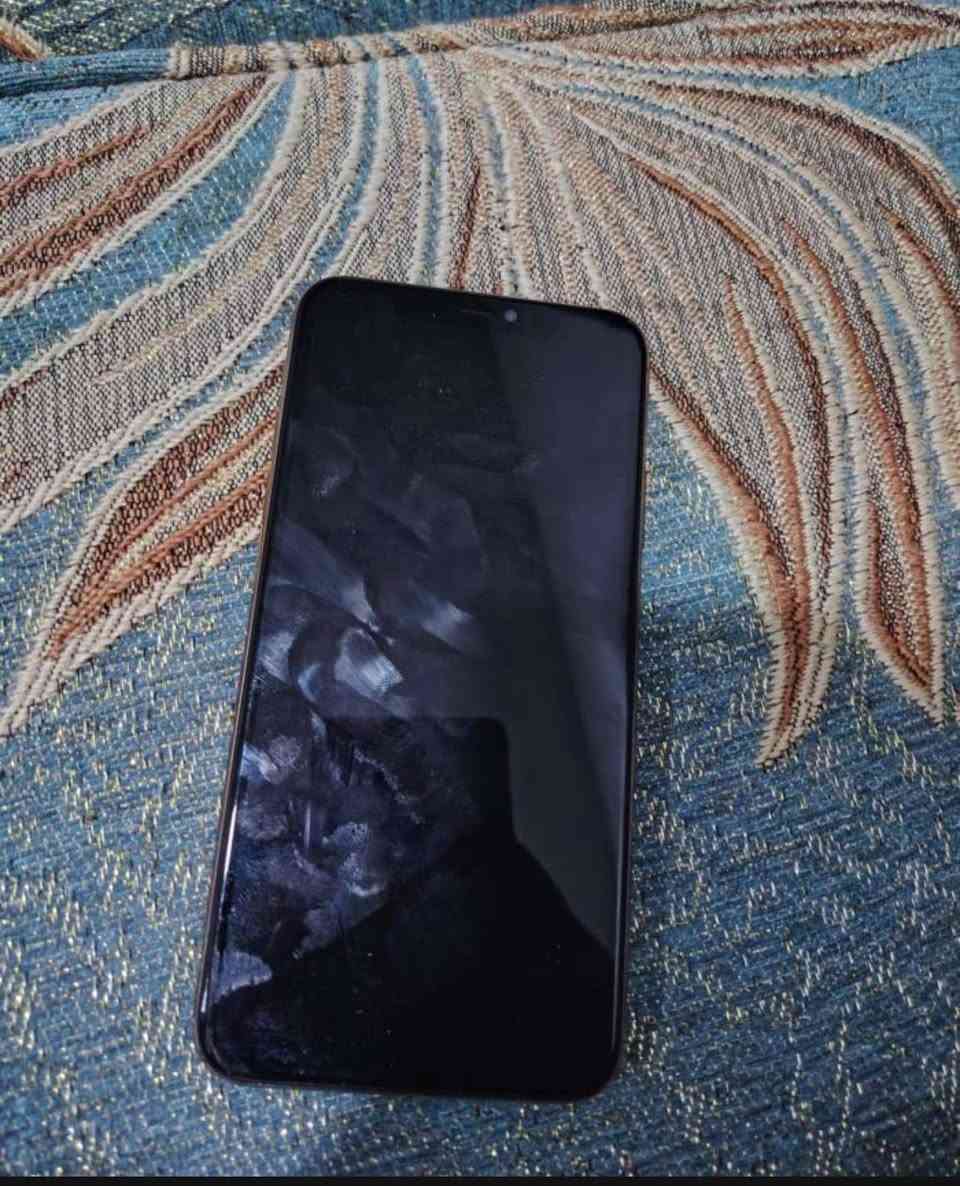 ايفون 11 برو ماكس 256 بطارية 75 مستبدل شاشة اصلية 3 خيارات كلشي بيه شغال كلشي ما وياه بس كيبل السعر 240 و بي مجال قليل كلش حك الجية
البصرة شط العرب
***********
