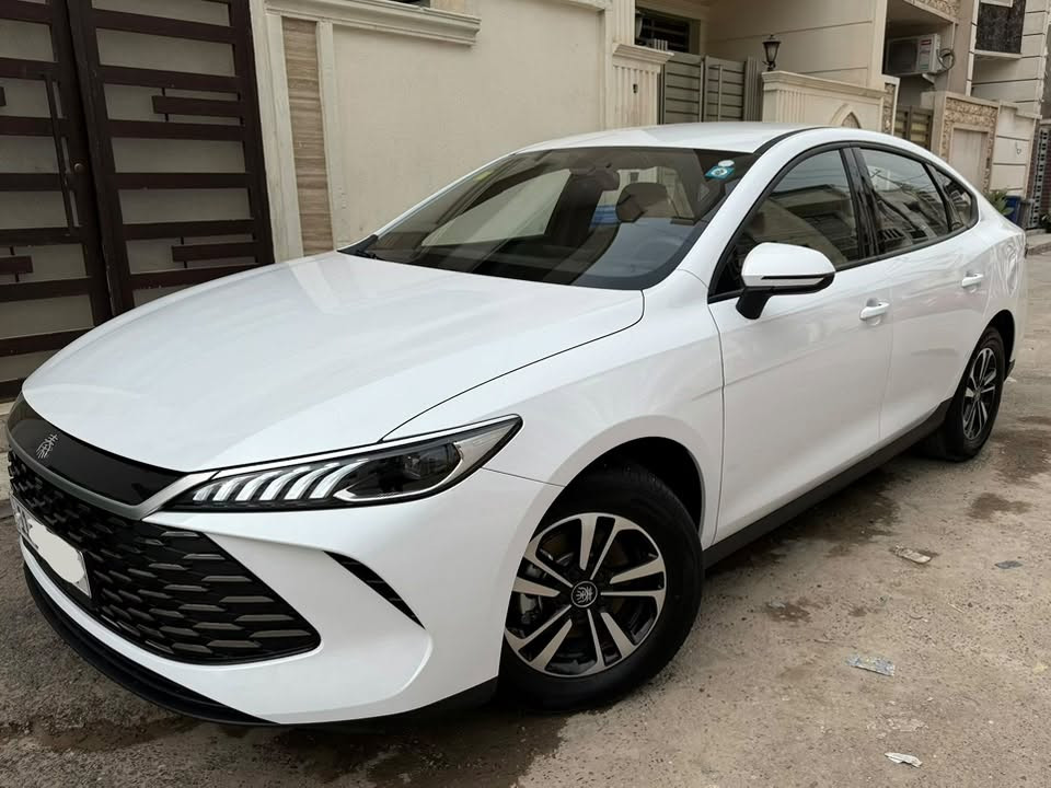 للبيع BYD QIN PLUS موديل 2025 
نسخة ويل كروم مو العادية 

السعر 19,100

ماشيه 3 الاف على المحرك والكلي ٨ الاف فقط
على وضع الشركة زيرو 
داخل زيتوني جلد. 
ارضيه دوشمة جلد. تبريد قطعتين. تشغيل عن بعد. تفويله تمشيك ٢١٠٠ كيلو 
شاشة محدثه وبرامج كاملة 
جميع الملحقات كارت + شاحنة + مثلث وفوم طوارئ 

العنوان بغداد الدورة شارع ٦٠ 
الاتصال على الرقم
 *********** يوجد واتساب
