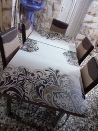 ميز طعام • ٥ كراسي • نضيف