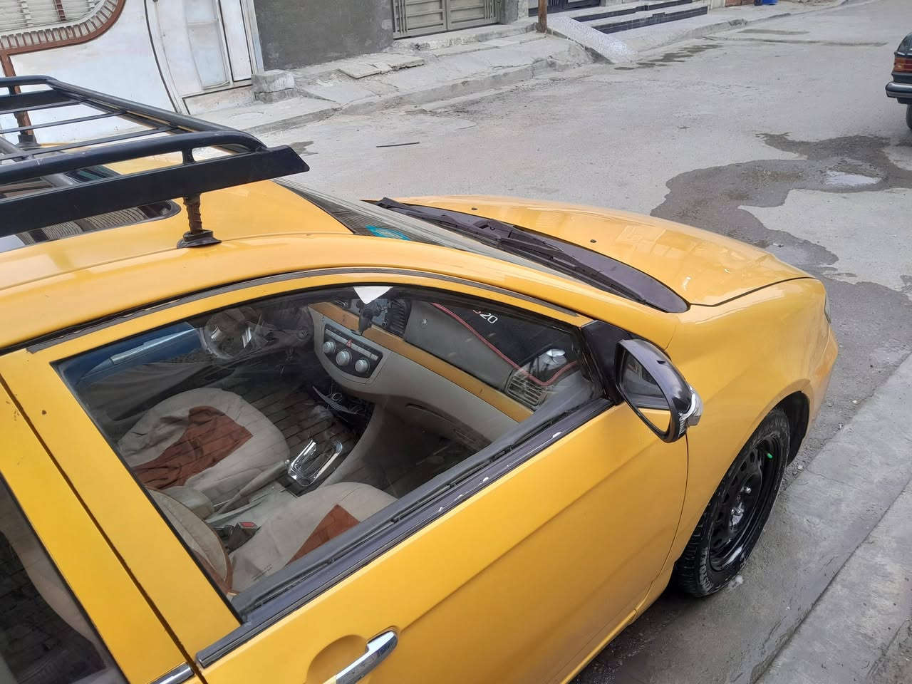 متاح سيارة ليفان موديل٢٠١١ سيارة بغداد رقم انكليزي  ابسمي عنوان سيارة بغداد شعب  محور كير مكينه كورلا  تخم تاير جديد  سعر ٣٨ ورقه علمن تبريد عاطل مصفره هيه ***********
