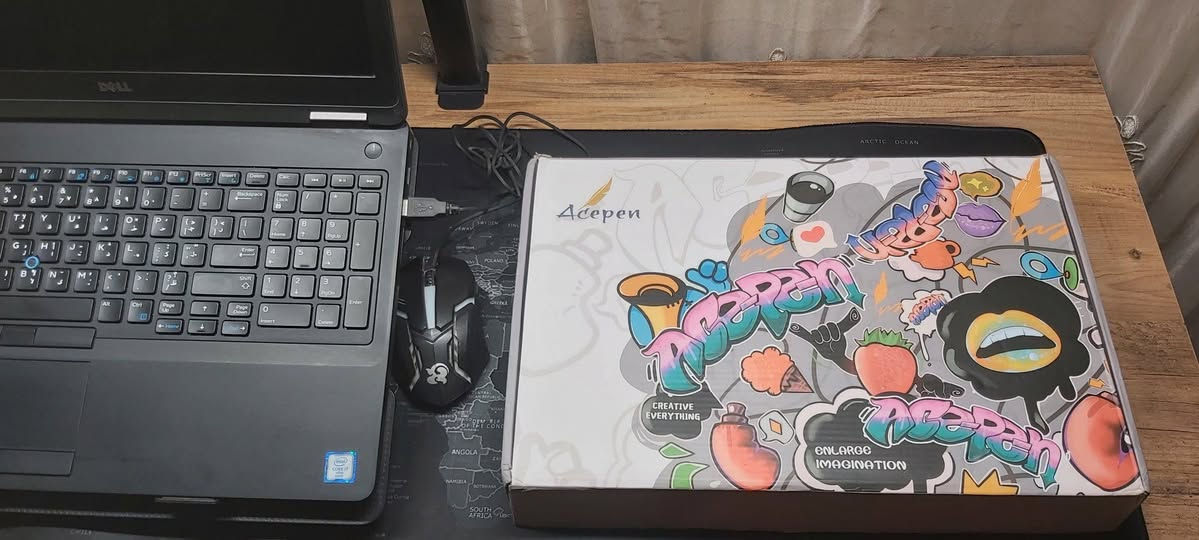 السلام عليكم 
تاب رسم حجم كبير 
Acepen AP1060 🎨

- المميزات الرئيسية:
- مساحة عمل كبيرة 10×6 بوصة
- قلم سلبي (لا يحتاج لشحن)
- 8 مفاتيح اختصار قابلة للتخصيص
- معدل تقرير 266 RPS ودقة 5080 LPI
- المواصفات:
- الأبعاد: 357×240mm/14′′×9.45′′
- ارتفاع القراءة: 10mm
- دقة الحث: ±0.01mm
- واجهة الدعم: USB 2.0
- التوافق:
- ويندوز 10/8/7 والإصدارات الأحدث
- ماك أو إس X 10.10 أو أحدث
- أندرويد 6.0 أو أحدث (يتطلب محول OTG)
- الاستخدامات:
- الرسم والتصميم الجرافيكي
- التعليم عبر الإنترنت
- الرسوم المتحركة
- الوسائط المتعددة
- الأعمال التجارية
- الاستخدام الشخصي


**إذا كنت صاحب هذا الإعلان وتريد حذفه لأي سبب، رجاءا أرسل رسالة إلى الدعم الفني**