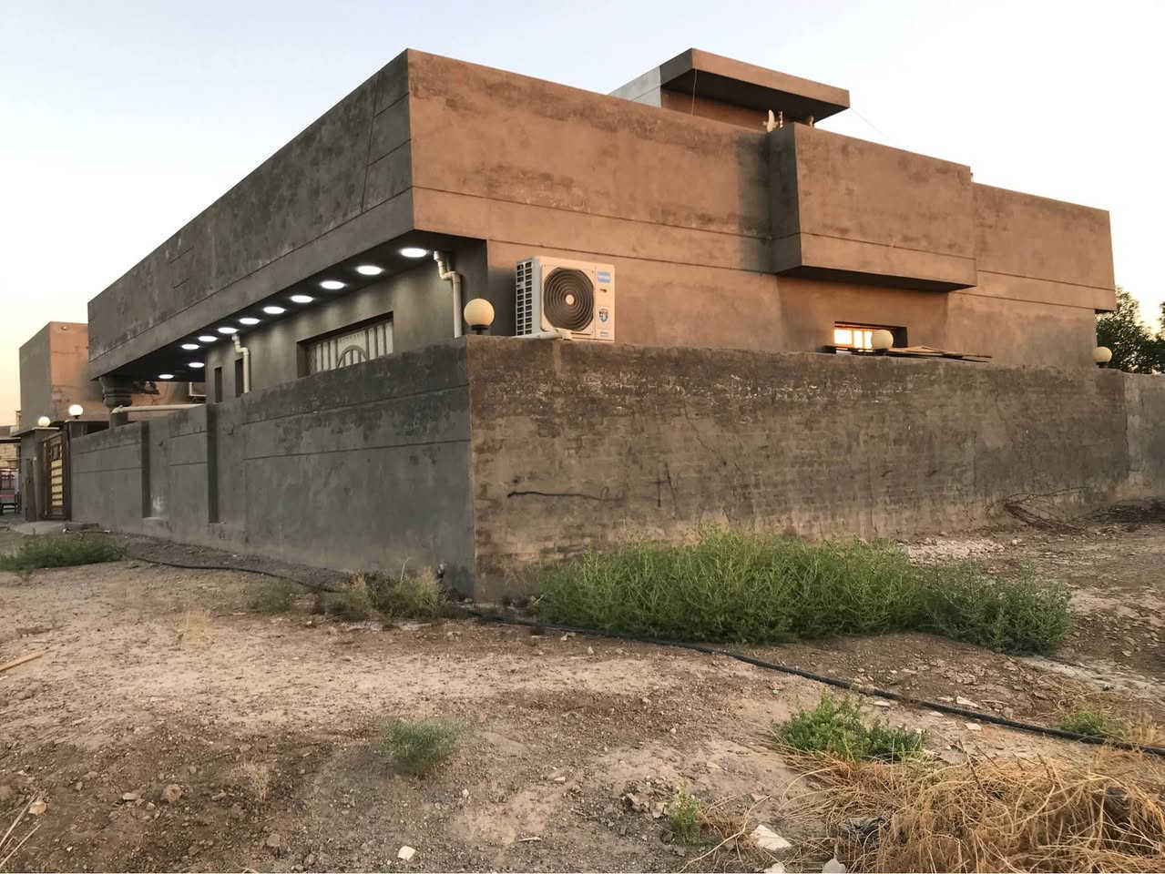 دونم للبيع 
مع الاثاث او بدون
يحتوي على 
بيوت عدد (2)

بغداد الدورة
عرب جبور قرب المستوصف 
*********** السليمانية, العراق
