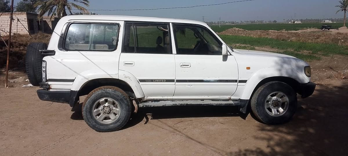 السلام عليكم ليلى علوي 1990رقم بغداد صدامي باسمي سنويه ظايعه عندي بلاغ بيها شرط مداور
محوره ستاركس 2007مسكر سورنتو كير اوتو 
ظفاير بلاد مكينه تنقص يرادلها طابوكه كير ظمان  حداديه نص عمر تايرات نظيفات باتري جديد سياره يرادلها ترتيب السعد 33وبيها مجال اتصل وبيك خير ودلل
*********** واتساب
