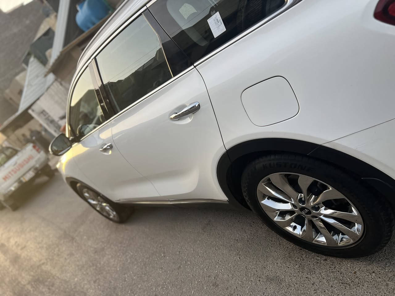 سورنتو للبيع موديل ٢٠٢٠ خليجي فول مواصفات واحد ع واحد ماشيه ٩٦ الف كيلو بيها جاملغ مبدا اصلي امامي  او حافه البنيد صبغ بيها بارد البابا الامامي الايمن و اليسر بيه شبر صبغ جاملغ خلفي سياره مال بيت جديده السعر 
$23 بيها مجال بسيط ***********
