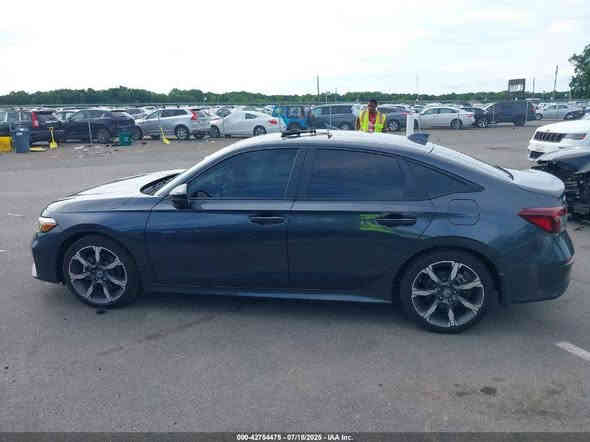 #اعلان_مزاد 📢#مشمول_حسب_كتاب_الشهداء
السعر 💲11.725$ .يعني.117 #ورقه
تاريخ المزاد يوم 2025/11/24
نوع السيارة : HONDA CIVIC SPORT TOURING HYBRID 2025
عداد المسافة:5.300mi
الضرر كما موضح بالصور
📍 العنوان :الفلوجه شارع الجيش الشعبي مقابل مطعم أيوب المحمدي ومجاور شركة الوسيط 
📞 : 
📞 : ***********
...... بُراق علي فيصل المحمدي 

#مزاد_الامين_للسيارات_الامريكية_
#سيارات
