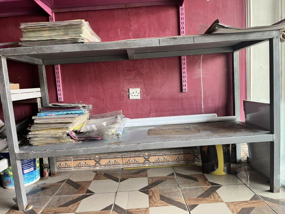 السلام عليكم غراض محل للبيع 

رفوف جدارية عدد 49 رف مع 13 سجة لون وردية نضيفات كلش جدد يتحمل وزن ثقيل 

ميز حديد ارتفاع متر خانتين عرض 40 سم وطول 2 متر
 
ميز حديد ارتفاع 60 عرض مترة طول 2 متر عدد 2 
مصبوغات ابيض 

جام خانة ارتفاع متر طول مترين عرض 40 سم 

رف خشب مربع مترين جداري 

رفوف حديد عدد 2 ارتفاع مترين لون رصاصي 

ميز خشب جرارات عدد 4 ارتفاع متر عرض 60 سم 

مع وجود لوازم مدرسة جنط كتب اقلام دفاتر 
فايلات مداليات 
كلشي موجود بآسعار الجملة تصفية 

للستفسار ***********
واتساب او اتصال موجود

مكاني بغداد العبيدي
