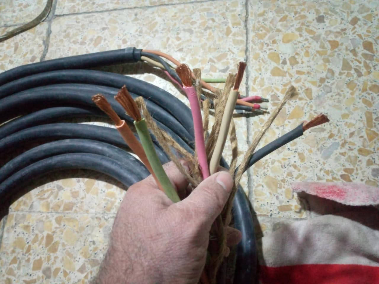 كيبل للبيع 5×10 شعري حراري  أمريكي الصنع طول 13متر العنوان بغداد البلديات الاتصال ***********
