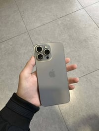 ايفون 15 برو ماكس ذاكرة 256  دبل سيمكرت ZA  مبدل شاشة فقط فيس ايدي متو...