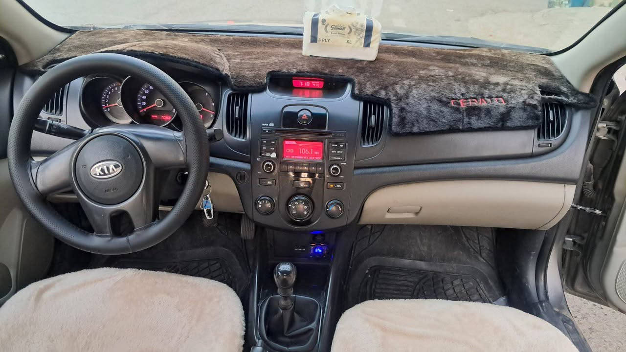‎KIA Cerato
‎
‎مۆدێل 2012
‎ڕەنگ  نەفتی
‎گێڕ حادی گێڕ و مەکینە بەشەرت
‎سبوغ   دوو پارچە و شانەکی بۆیاغە
‎جەمپکی پێشەوەی هەیە
‎ساردەکوتی هەیە
‎تەزرەی هەیە
‎300000 ڕۆیشتووە
‎ڕەقەم و سەنەوی نوێیە بەناوی خۆمە
‎نرخی 75 وەڕەقە و مەجال
‎شوێن  سۆران
‎ئەگەر ویستت نامە بۆ واتسئاپ یان ڤایبەری ئەم ژمارەیە بنێرە  ***********
‎
