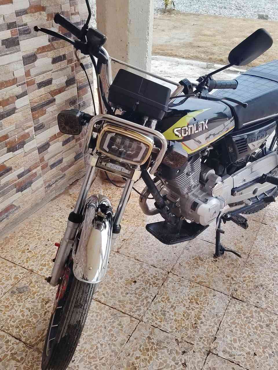 السلام عليكم ماطور سونك موديل 2024 محرك 150ما مفتوح وزن ثقيل باب اول  الكهربائيات كلها شغاله منفيس موجود المكان جنوب الموصل كياره العوسجه السعر 625وبي مجال للطيبين ***********
