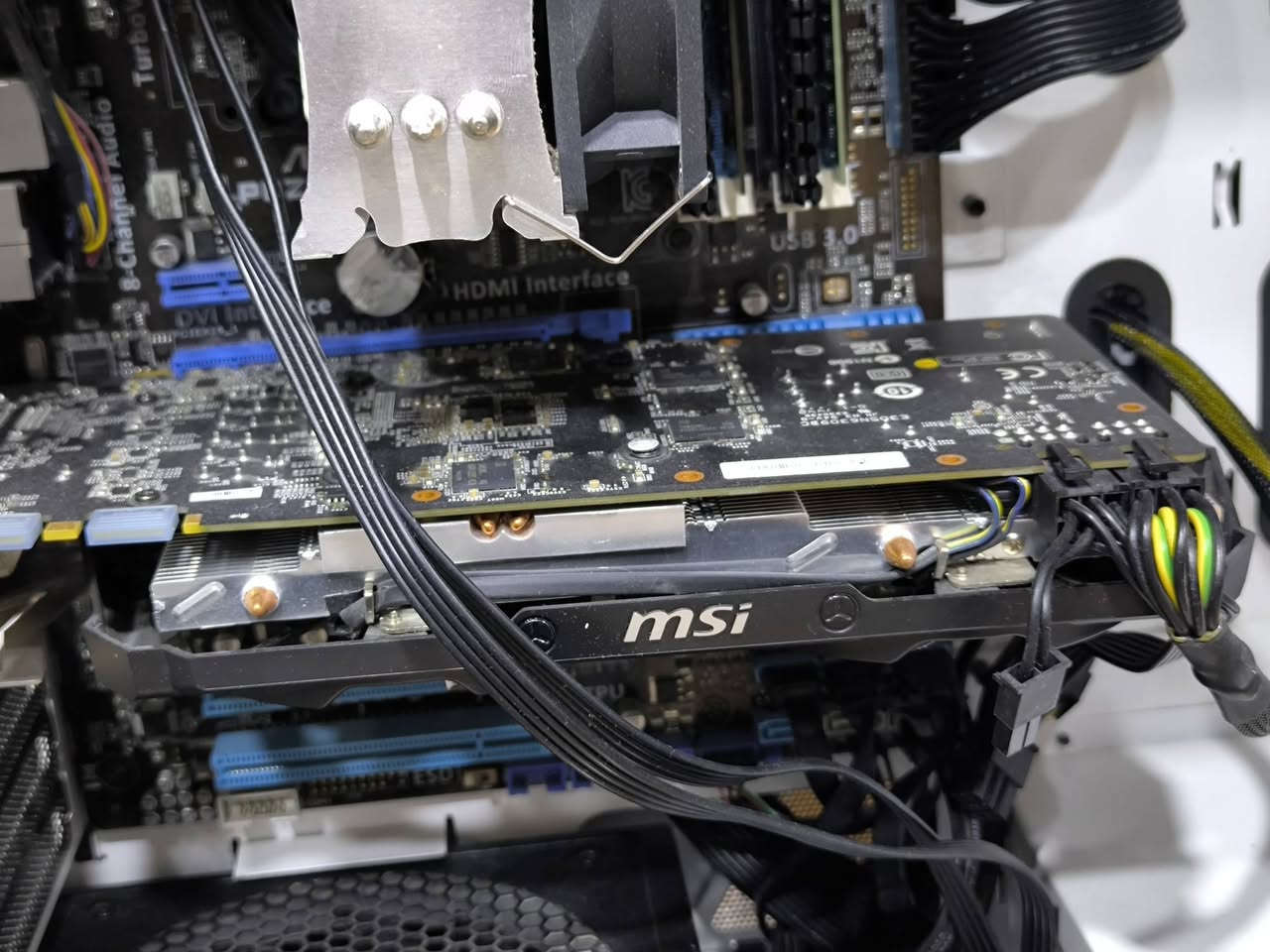 السلام عليكم 
PC DDR3 
مواصفاتها
MB: AZUS
CPU: Core I7 Gen 2
Ram: 2x4 8Gb DDR3
ROM: 120 SSD Corsair
CPU cooler: Thermaltake هوائي
Power Supply: 750W 80 plus Gold
Fan:6 fans
GPU: MSI GTX 970 OC 4GB DDR5
Case: NZXT.
السعر 250
يوجد توصيل لجميع المحافظاتب3


**إذا كنت صاحب هذا الإعلان وتريد حذفه لأي سبب، رجاءا أرسل رسالة إلى الدعم الفني**