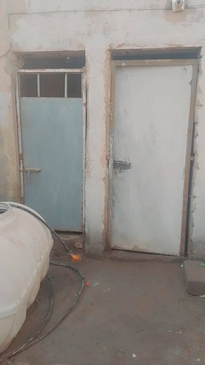 سلام عليكم

▪️دار زراعي للبيع 

▪️مكان سوق الشيوخ حي العسكري شارع الامام علي 

▪️المساحة 200 م 

▪️لبنيان 100 و100 ساحة 

▪️يتكون من غرفة ومطبخ وصالة وصحيات ومحل 

▪️السعر 22 وبيه مجال 

▪️الاستفسار واتساب او الاتصال على رقم تالي 

▪️***********6
▪️سيد حسن الموسوي 

▪️مكتب الاحرار شارع البصرة يم جزرة مبايلات القديمة
