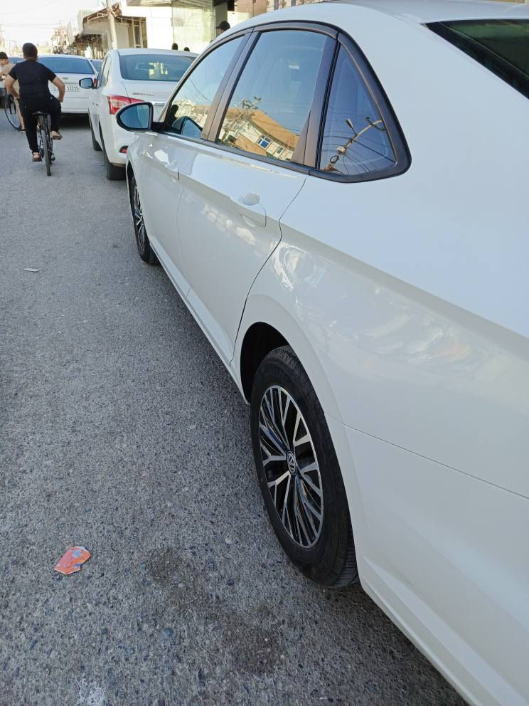 سلام عليكم فولكس واكن جيتا 
موديل 2021 
مواصفات فول فول قباط 
محرك 14 توربو 
ضرر بوند + نص جاملغ امامي
 بدون دواخل بشرط
سياره جاهزه من كل نواحي مال بيت مو مال معارض مابي دينار مصرف 
اعارض اذا اكو شيء مناسب
سعر 155 وبي مجال لل طيبين
عنوان اربيل خبات  
الشراي يتصل *********** أربيل, العراق
