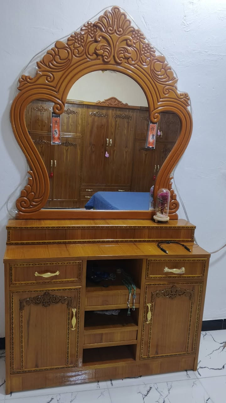 غرفه جديده غير مستعمله لي يريده يراسلني على هاذه رقم 
 *********** اريد ابيعه لين نريد يشيلونه من هاذه بيت ولكينه بيت بس زغير
