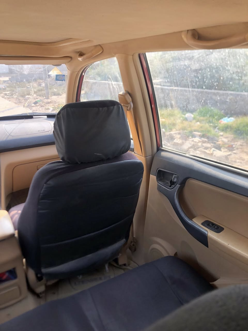 سلام عليكم تيكو ١٣ جاهزة حدادية تخم تاير قبل شهر تبريد تدفئة سياره مثل الساعه ترايك وين ما يعجبك سنوية لل ٢٨ سياره جلوه بيع او مراوس بسياره ام كراند سعرها للبيع ٤٨ وبية مجال للشراي للاستفسار ***********
