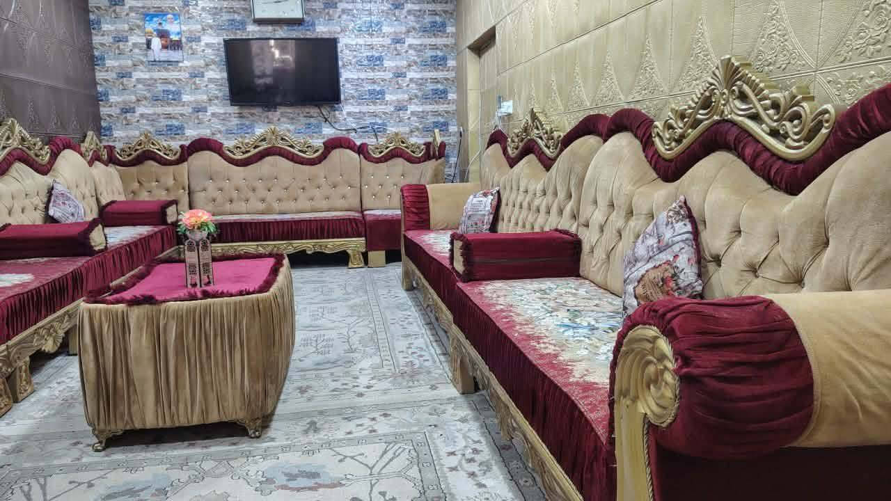 ديوان ملكي تكمه نظيف جدا 20مقعد ب725الف وبي مجال المكان الوشاش ***********يوجد توصيل  بكروة يوجد واتس اب
