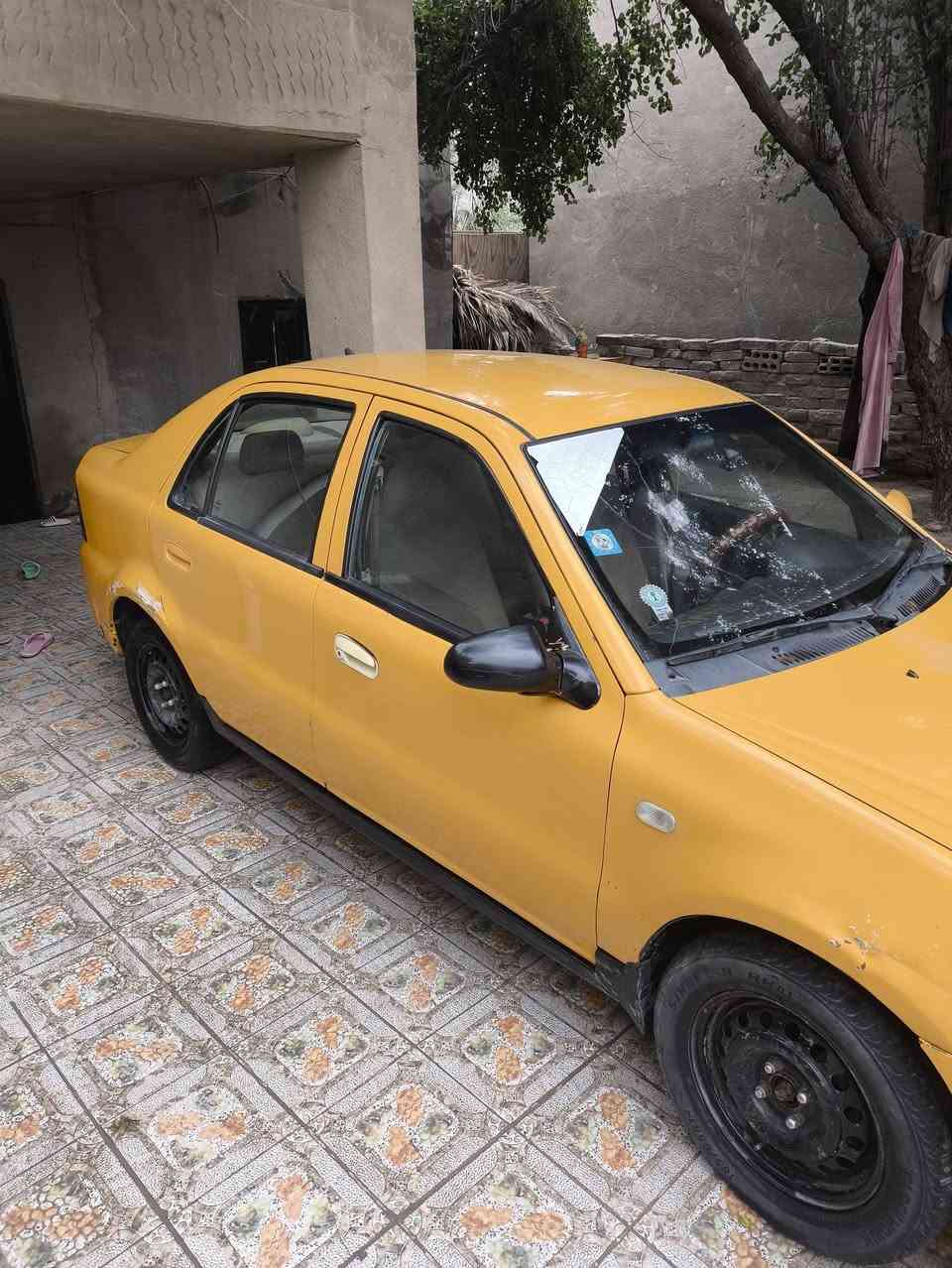 سياره جيلي للبيع سياره خيره من الله محرك وكير كورلا موديل 2012 السعر 24ورقه وبيها مجال الرقم التلفون ***********
