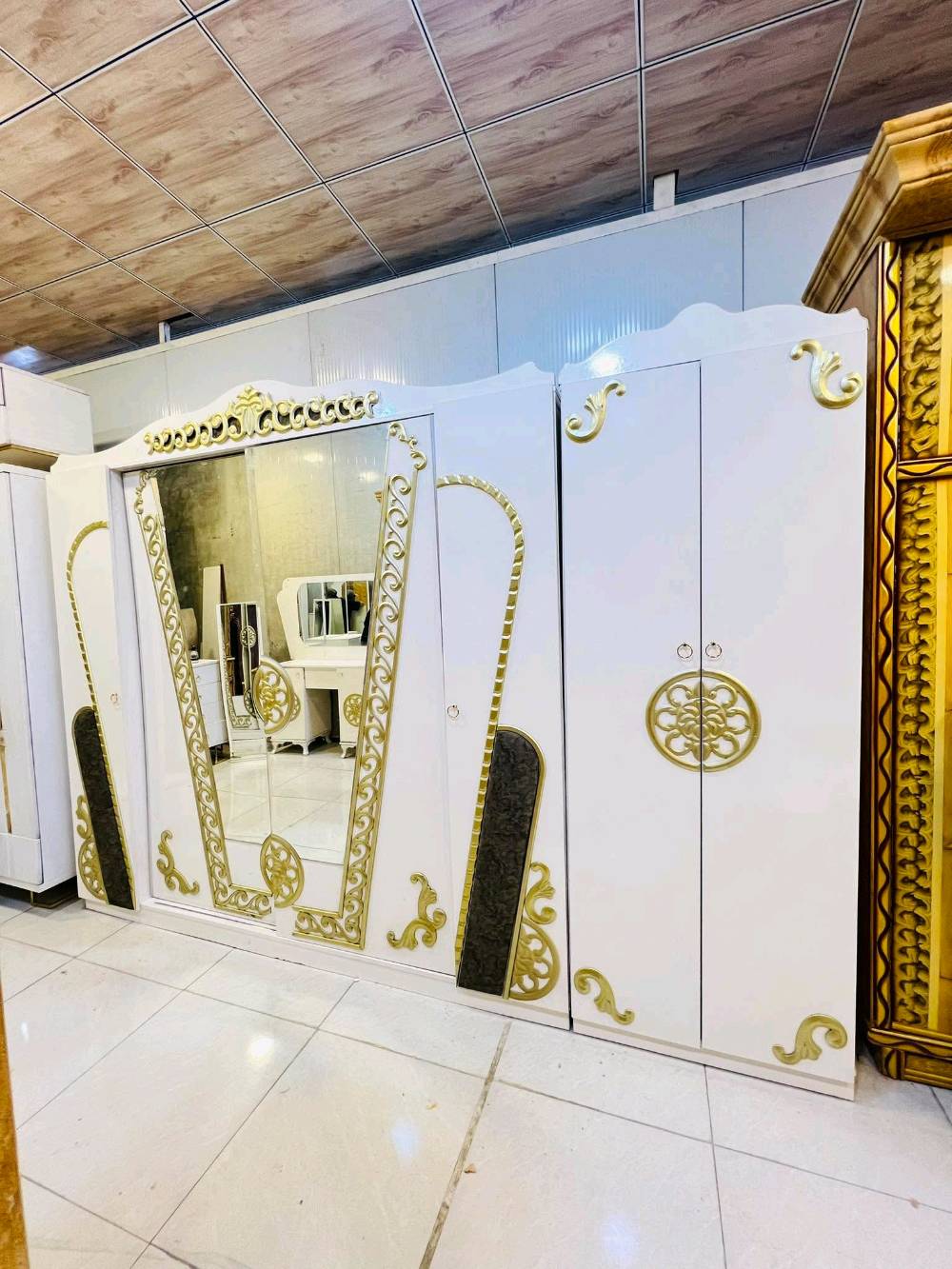 غرفة. تركي.  مودرن ثقيل. لون مميز. ١٠قطع. كوالتي. 
650 فقط واصل. كول مناطق بغداد