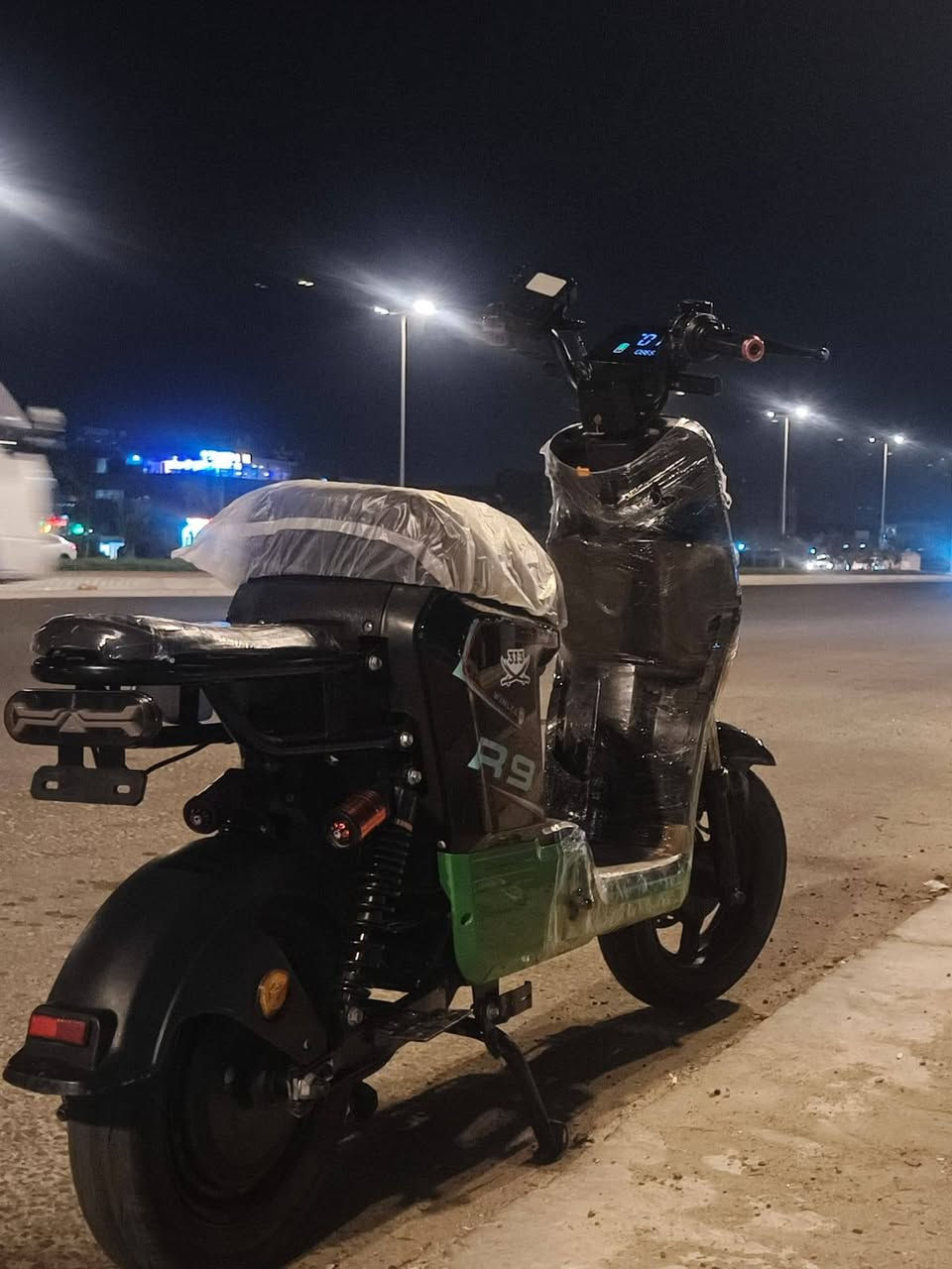 دراجه مكفولا البيع R9 الموديل 2025 البطاريات5جدد سرعه 77سعرخاص بس واتساب رقم***********  المكان بصره الحيانيه
