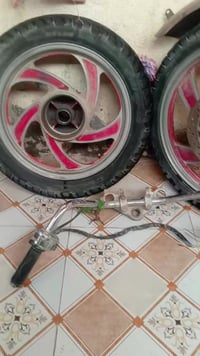 للبيع وياله خلفي وامامي جونده ويوجد ايضا كور نظيف جدا  ويوجد ايضا صندو...