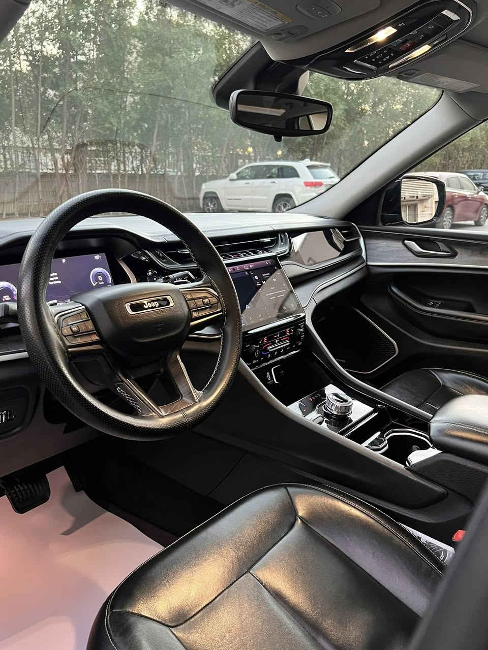 السلام عليكم …🌹🔥
للبيع جيب گراند شيروگي #لمتيد بلاص موديل 2022 شكل الجديد خمسه راكب 6 سلندر  ( كلين تايتل مكفوله كفاله عامه حتى دعاميات) كندي استيراد خاص دخول عن طريق منفذ ابراهيم الخليل . السياره فول مواصفات للاخير ١/١ لمتيد بلاص ٣ شاشات لون اسود #ميتاليك هذه لون يجي بس بالفول مكفوله عام بدي وميكانيك مكفول برغي ممفتوح بيها وخاضعه لفحص من قبل شركه بدي كار بيه سونار جديد كتلوكاته وغراضها وسبير مملعوب بيهن ابد وتقرير ساحبه موحود عندي ماشيه 40mi رقم اربيل هزه وفحص كله جديد سياره حرفيا بوضع الوكاله مقدمة السياره مغلفة PPF وبيه ارضيات رزلاين اصليه مختومه مال جيب دهن وفلاتر كله من شركه هارلم …..
مواصفات ..
________________________________________
بصمة 
بانوراما
رادار امامي
رادارات جانبيه
نطام خروج عن مسار
شاشه بلدشبول مقعد الصدر
داخل جلد اسود
كشنات الاماميه كهرباء
كشن السايق ميموري خزن
تدفئه بالكشنات الاماميه
استرين تدفئه
كير ٨ نمر
شفتات استرين
سستم سماعت Alpine Premium النوعيه الجديده
دمام خلفي
مودات قياده اربعة  / SPORT / SHOW / AUTO / 
داخل صاج ملكي
انارة محيطيه داخل الغرفه 
شاشه كبيره حجم 8.5 أنج مفتوحه جميع الاوبشنات
كامره خلفيه دواره فول HD 
حساسات خلفيه 
اوتو ستوب 
نظام ترحيب ذكي
كشافات زينون 
لايت داينمك نظام MetaRex التقنيه الجديده 
مري قلاب ع بك
نظام المري معتم ذكي
نظام اطفاء السياره عند الوقوف لفتره طويله
تشغيل عن بعد
وبعد بيه مواصفات اكثر واني ذكرت الرئيسيات بلفول اخوان كل تفاصيل شرحته ومسويله فحص سونار وراح ارفق رقم شاصي لتاكد من مصداقيه سونار فقط رصعتين اكو ومتنشاف ابد ع مقدار اصبعين فقط اله بالاشعه مال سونار يلا تنشاف وتقرير كندي موجودات واتساب الي يحب ادزلهيا ومثل مذكرت مكفوله عام بدي وميكانيك ع وضع الشركه حرفيا  واسف ع  الاطاله وعارضه بسعر مال بيع …
مكاني بغداد / حي الجامعة
السعر 375 ورقه وبيه مجال بسيط كلش
للاستفسار اكثر / ***********
تحياتي 🌹
