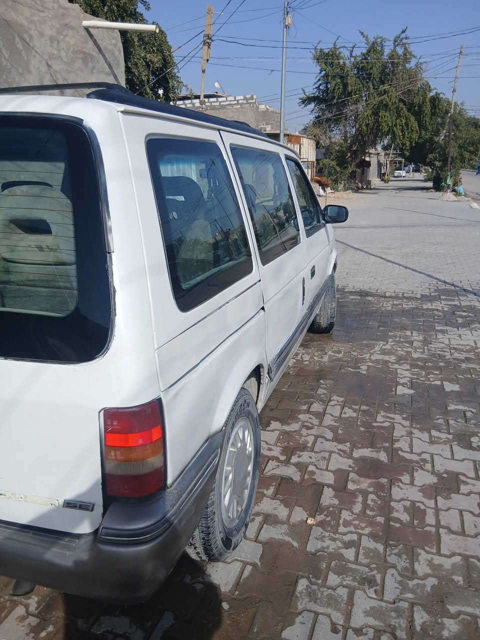 السلام عليكم سياره دوج كلايسلر موديل ٩٢ رقم بغداد انكليزي مكينه وكير ٣٣٠٠بلادي السياره حلوه وجاهزه وين ميعجبك تطلع بيه السياره موجوده في كربلاء السعر المطلوب ٤٣ورقه الشراي يتصل ***********
