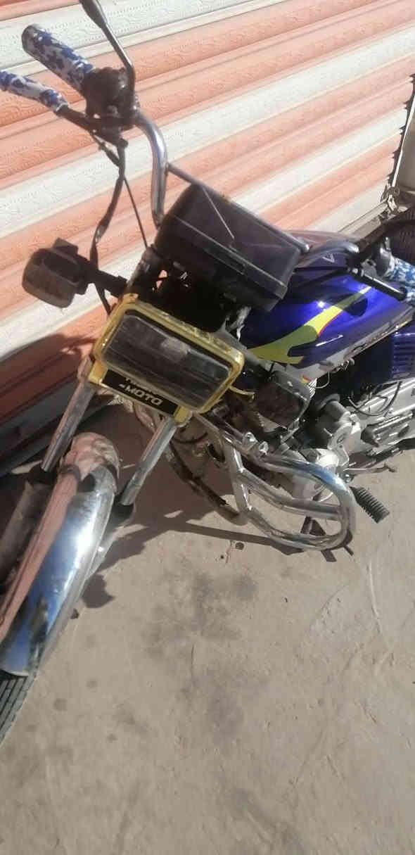 ايراني موديل 21 محرك  مكفول ماممدوده على صبانه نضيف كله شقال اشاير لايت بك لايت بدون أوراق للبيع او مراوس بهيوشه سعر 550بي مجال مكاني رمادي جويبه ***********
