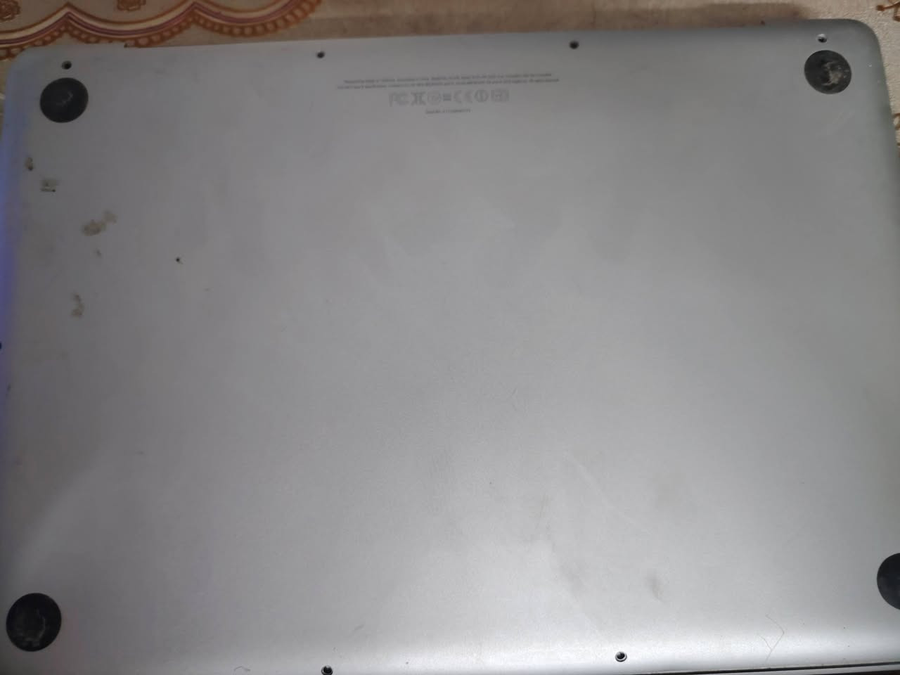 لابتوب ماك بوك عطلانه للبيع
تفيد المصلحين و اصحاب مجال الصيانه
و نقص بيها الفان والهارد ابيعها مثل ما هيه فحم و اكرر عطلانه 
عنوان بغداد الغزاليه
***********
