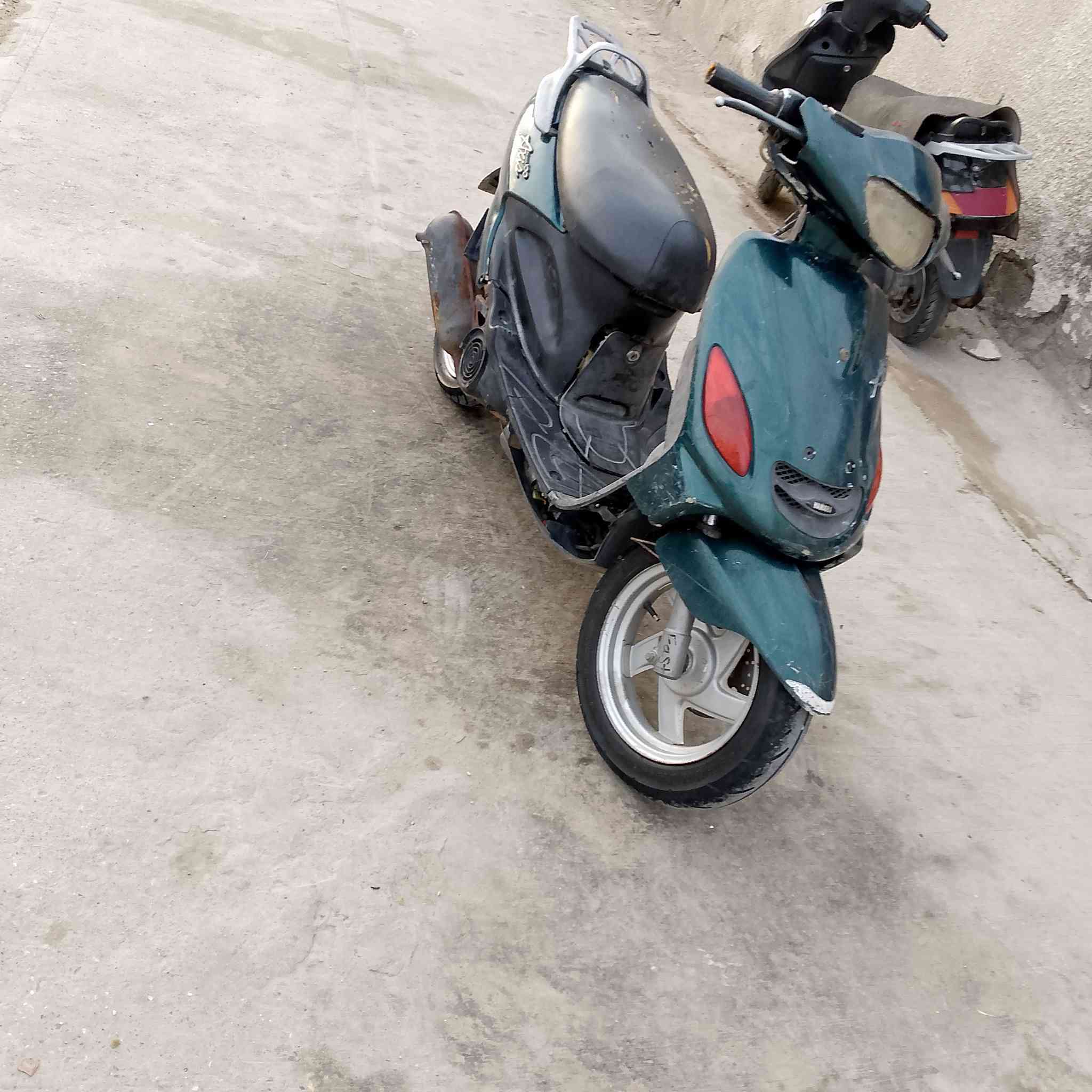 السلام عليكم دراجة اكزاز خبط 100دراجة مكينة ناعمة كفرات كاملة نضفتات الدراجة والكفرات كدام عينك دراجة كهربائية شغالة بس عوزهة باتري ودراجة عوزهة تقسيم الكابريتر سعر 175مكاني كوت خالجية يم درائرة صحت واسط رقم الهاتف ***********
