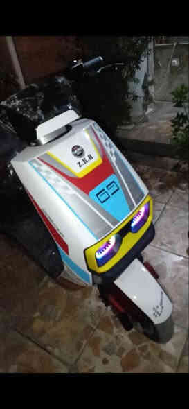 السلام عليكم دراجه شحن بوليسي للبيع دراجه نضيفه من تاير لتاير بطاريات سليمه وشاحنه اصليه اخذتله تفصل من تقبط شحن وتاير خلفي مبدل جديد ونسختين مفاتيح اصليه واحتياط ماخذه من مؤيد طياره والوصل ماله موجود سعر 650 وبيهه مجال  للاستفسار عن رقم *********** واتس راسلني عنواني بغداد سيديه
