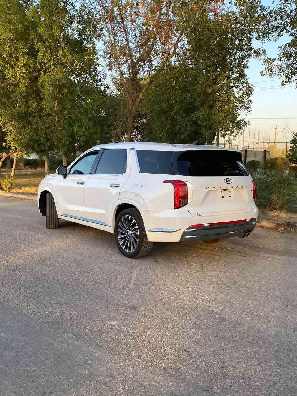 السلام عليكم للبيع هونداي بلسايد 2024 
فئة الكولكراف فول اعلى المواصفات 
خمس كامرات كشنات تدفئة تبريد مساج 
تتقدم وترجع بلبصمة وهواي مواصفات بيهة 
حادث السيارة فقط بنيد ودعاميه مبدلات 
نفس اللون السيارة بدون صبغ بدون اي دواخل 
ماشية 3000 كيلو متر زيرو السيارة بدون رقم 
اني المستورد مكاني بابل المسيب 
للاستفسار ***********
