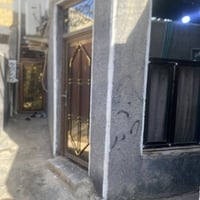 مشتمل للبيع المساحه 100متر  طابقين يحتوي الطابق الأرضي على صحيات واستق...