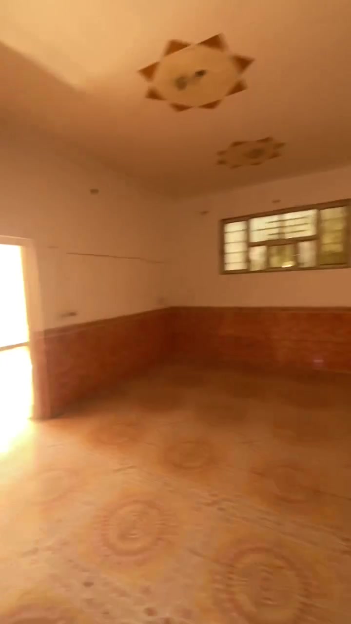 السلام عليكم بيت للايجار شارع معمل كالة مثل ماموضح بالصورة البيت بي غرفتين نوم وصالة واستقابل البيت طابق واحد
للاستفسار ***********
