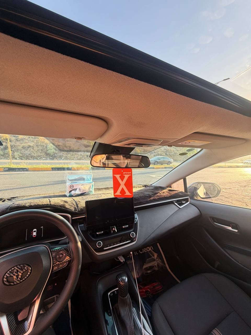 � للبيع.. كورلا هايبرد 2025 فول مواصفات 🔥
الشكل الأمريكي 

🚘 تويوتا كورلا هايبرد 2025
✨ فل أوبشن / مواصفات كاملة
✨ سيارة اقتصادية، راقية، ومناسبة للاستخدام اليومي

⭐ المواصفات:
✅ فتحة سقف
✅ تشغيل بصمة (Smart Key)
✅ دخول ذكي
✅ شاشة وسطية
✅ كاميرا خلفية
✅ تحكم بالمقود
✅ مثبت سرعة
✅ أنظمة أمان متطورة
✅ مكيف أوتوماتيك
✅ داخلية مرتبة ونظيفة

📍 الماشية: 46 ألف كيلو فقط

🛡️ مكفولة كفالة عامة
(صبغ وتبديل)

🔍 ملاحظات بسيطة جداً موضحه بالصور
💰 السعر: 150 ورقه
🔸 مجال بسيط للجادين فقط.
للاستفسار ***********

