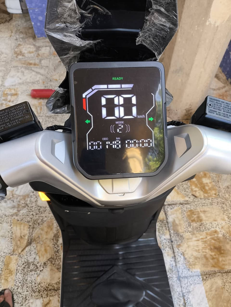 سلام عليكم دراجه شحن الصاعقه صالي اسبوعين من نزلتهة من المعرض وسعرهة مناسب خاص واساب ***********
