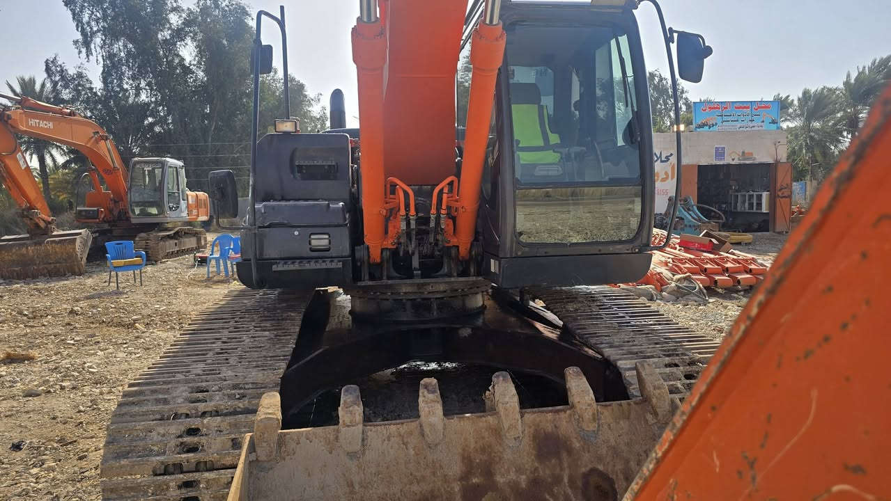 السلام عليكم للبيع بي فايف رقم اربيل السي موديل 2013 مأسس همر وكماش مكفوله كفاله عامه العنوان واسط العزيزيه الشارع العام شركة بيت الزهلول 
وارد اوربي للبيع فقط بدون مراوس 
***********
*********** حجي واثق
