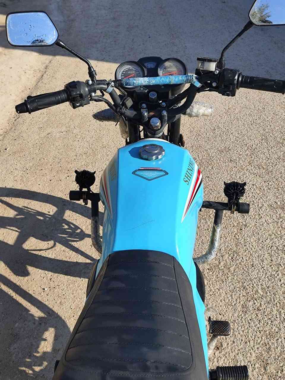 سلام عليكم 
 
     شينك للبيع باب اول قلاب بعده جديد ع وضع شركه 

           موديل 23مكمرك كامل اوراق بس تروح تسجل برمادي

               نضافه فول بعده جديد 

                 محرك نشاط ونعومه فول 

                      السعر 1200
  
العنوان.            رأوه        الاستفسار ***********
