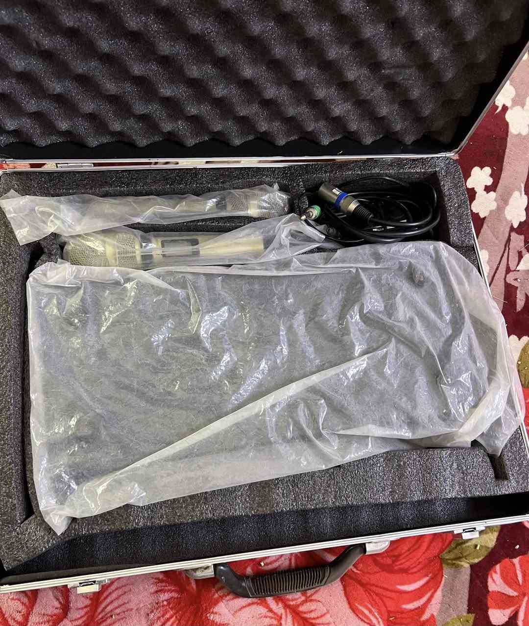 السلام عليكم مايك للبيع شغال فول هذا رقمي ***********

