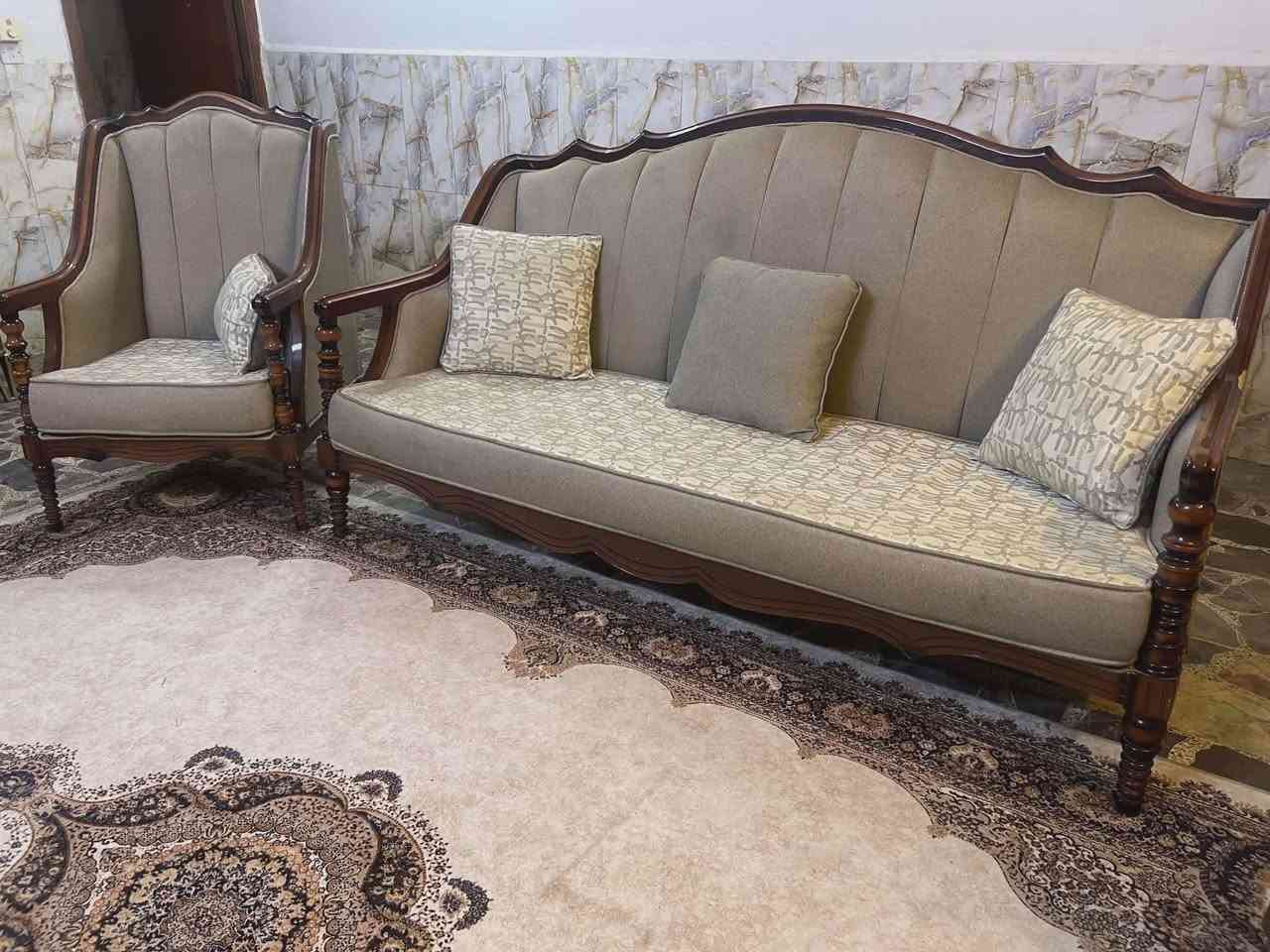 تخم جديد 10مقاعد مكان المنصور للتواصل ***********
