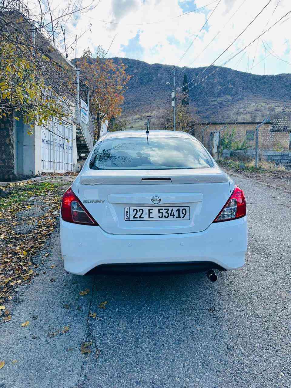 نيسان سني 2019   مواصفاتها (شاشا تحكم أستيرن حساس خلفي) ضرها (خفيف بس تعديل على بارد من جها سكن بدون دواخل بدون أيرباك ) 
سعرها(105) بيها مجال 
رقم *********** 
واتساب ***********
