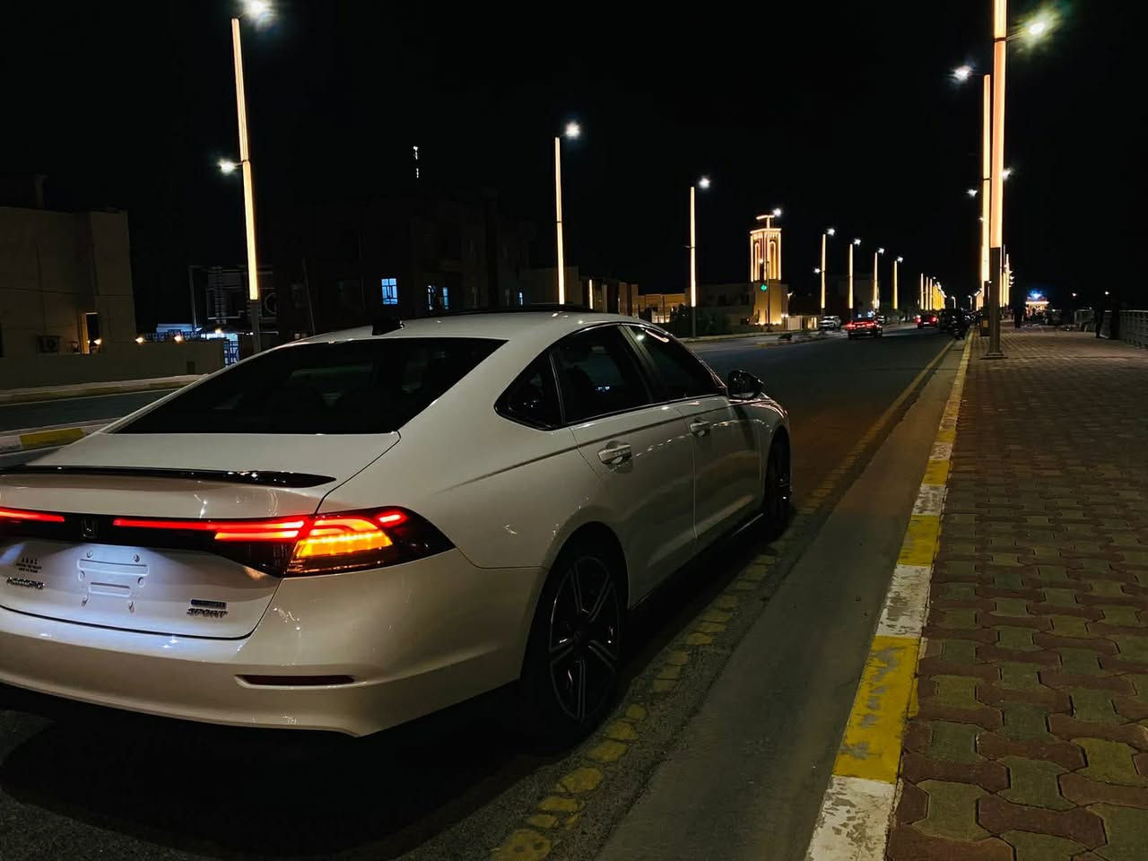 السلام عليكم 
هوندا اكورد 2023 
حادث قطعتين كلير + بنيد مبدل
مواصفات فول 
ماشيه 50 الف
لون ابيض
شاشه كبيره 
كامره دواره
تحكم ستيرن
شفتات ستيرن
لد امامي 
لد خلفي
اشاير مري
لايت زنون 
تحديد مسار
مثبت سرعه
وقوف ذاتي
مانع اصتدام
شاشه دجتل
تبريد قطعتين
محرك 2000 
رادار جانبي
رادار امامي
كشنات كهرباء
تدفئة كشنات
ثلاثه انظمه قياده
فتحة سقف سلايت
بصمة ابواب 
بصمه تشغيل عن بعد
للاستفسار الاتصال 
***********
