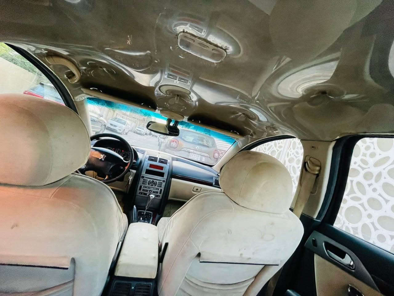 السلام عليكم رمضان كريم على الجميع ان شاء الله 
ياريت الشراي فقط واللي عنده كلمه طيبه يعلق
سياره بيجو فرنسي موديل 2007 حجم 407 رقم بغداد مميز
محرك جديد قبل اسبوع شديته حجم المحرك 2200 
راديتر جديد 
عبوه كامله مال فيت بمب جديده
تبريد شغال قطعتين بس ناقص غاز
كير و كهربائيات خير من الله لا چطل ولا تحوير كلها على البلاد ومابيها اي نقص الحمد لله گبل للشارع و ترايها ناعم  
وخير من الله والله ميعرف قيمتها بس الجنايه سرعه و متانه و رزانه و اقتصاديه بشكل و فيتريه و اغراضها متوفره و اصلي مو يجيني واحد يگلي اغراضها غاليه و ماكو لان كل اغراضها موجوده و گشرها گدام العين مكفوله من كل شي فقط تحتاج صبغ لان جارده
مواصفات السياره 
مري كهرباء شفط 
تبريد قطعتين 
تحكم ستيرن4 جهات
حساسات خلفيه
و حساسات تايرات
تخم ويل كب
مانع تزحلق
برده خلفيه
سويچ ريموت قفل و فتح و صندوق
4جامات كهرباء اوتوماتيك و سيڤتي جام 
حساس ماسحات اوتو تشتغل على المطر مع قوة المطر تقوى 
شاشة اعطال
مسجل سيدي
4 ايرباگات و كلها سليمه
نقص السياره فقط صدر مابيها اي نقص بس الصدر 
مكان السياره بغداد / الغدير او النعيريه
سعر السياره 53 ورقه مع مجال بسيط و اليجيني ان شاء الله ما اقصر وياه هاي كل شي عن السياره و هاي صور و ڤيديوهات و كل شي ذكرته هنا و اسف على الاطاله و اتشرف بالكل 
رقم التليفون *********** / *********** 
الرقمين بيهم واتس اب و الشراي يتصل و يشلع عيوني بغداد, العراق
