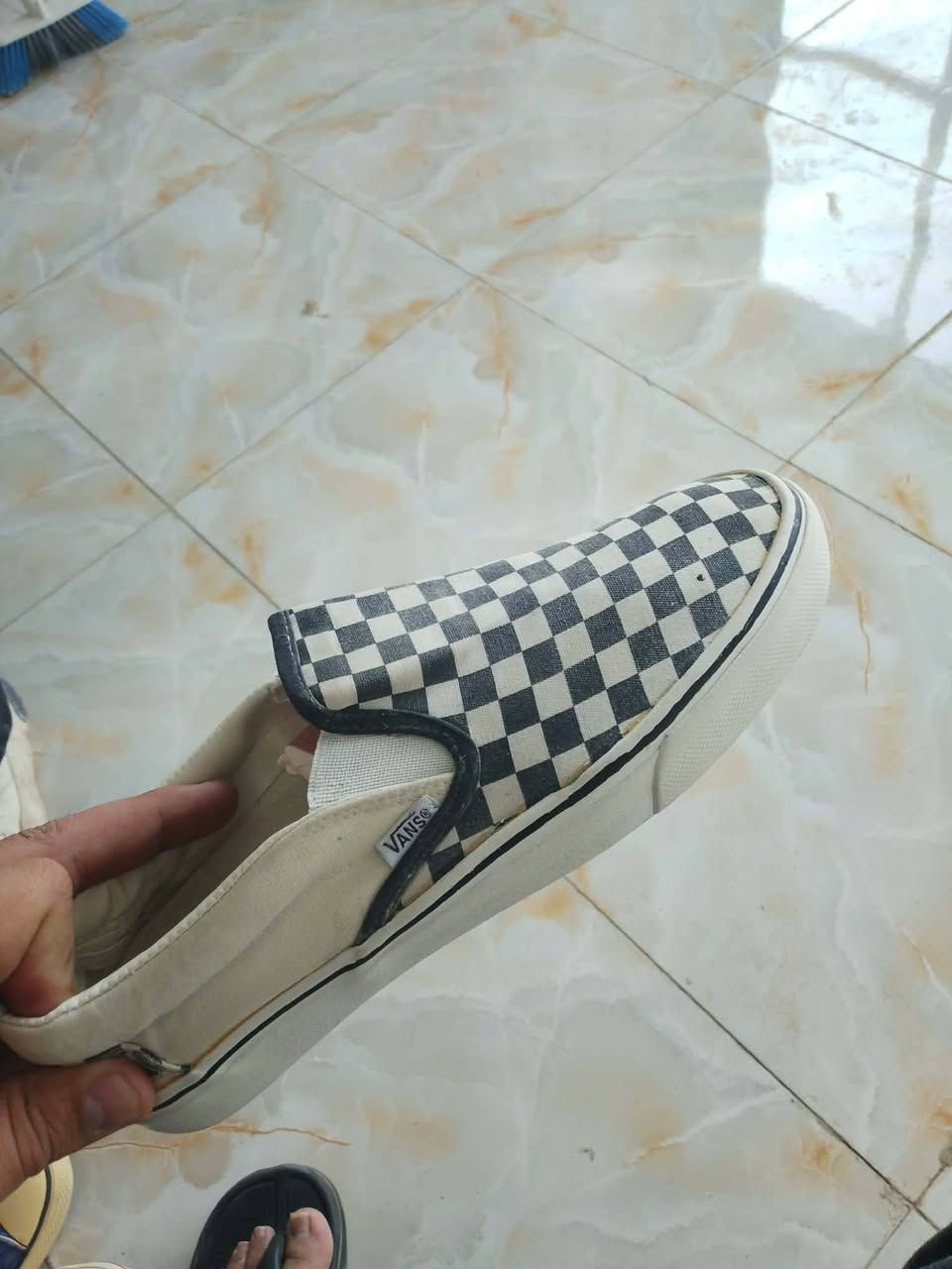 سلام عليكم شباب حذاء باله. ولادي. بناتي. سعر.3000 بس. باله. تنزيلات
مكان حي الكرار مجاور المدرسه. الحديد ***********
يم بيت حسين. صفار.
