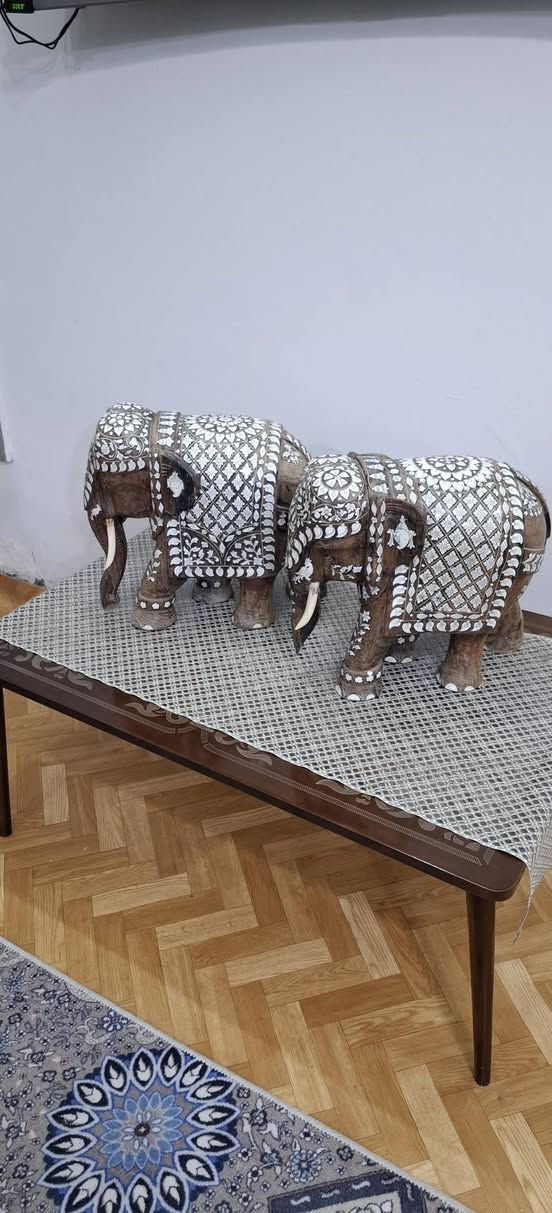 سلام عليكم اخواني الأعزاء 
عندي ذني الفيلة زوج خشب صاج مطعمات بعاج او هيج شي مو صبغ هذا الابيض 
وزن الواحد تقريبا 12 كيلو
الطول 40
وعرض 40 
واحد منهن بيه فطر مثل ما موضح بالفديو 
#ملاحضة الفطر ما مبين 
اعلى سعر ابيع وبالله يرضى بيه ما اعرف سعرهن اني


**إذا كنت صاحب هذا الإعلان وتريد حذفه لأي سبب، رجاءا أرسل رسالة إلى الدعم الفني**